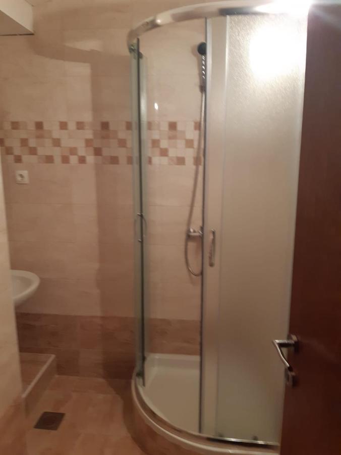 Apartmani I Sobe Grga Starigrad Paklenica Esterno foto