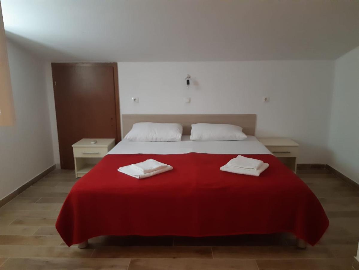 Apartmani I Sobe Grga Starigrad Paklenica Esterno foto
