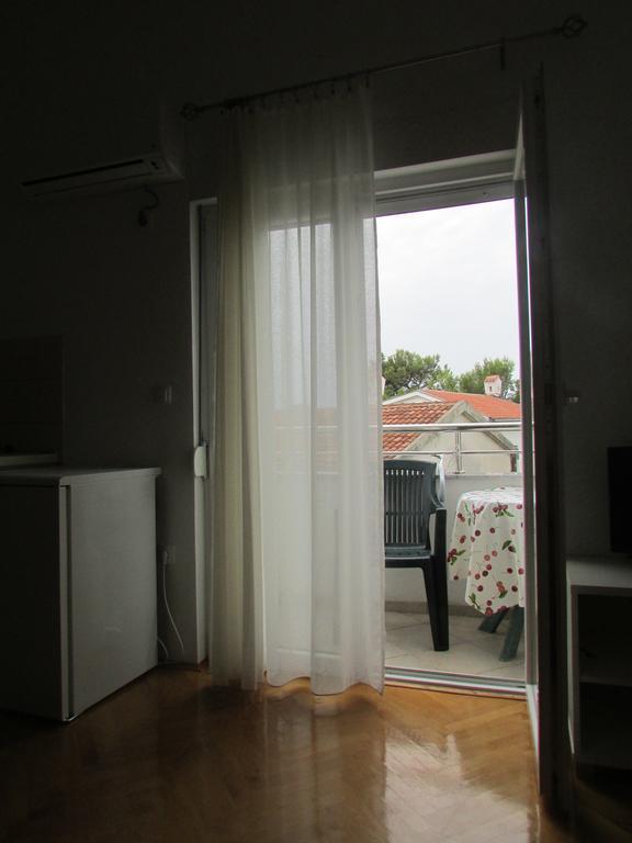 Apartmani I Sobe Grga Starigrad Paklenica Camera foto