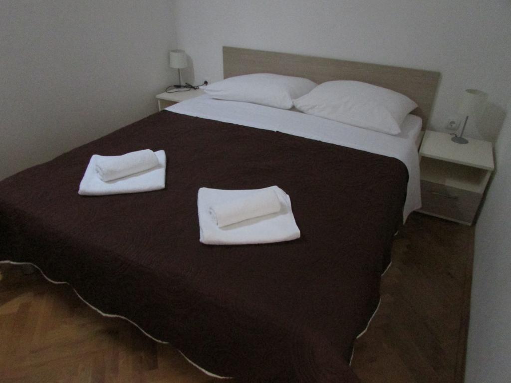 Apartmani I Sobe Grga Starigrad Paklenica Camera foto