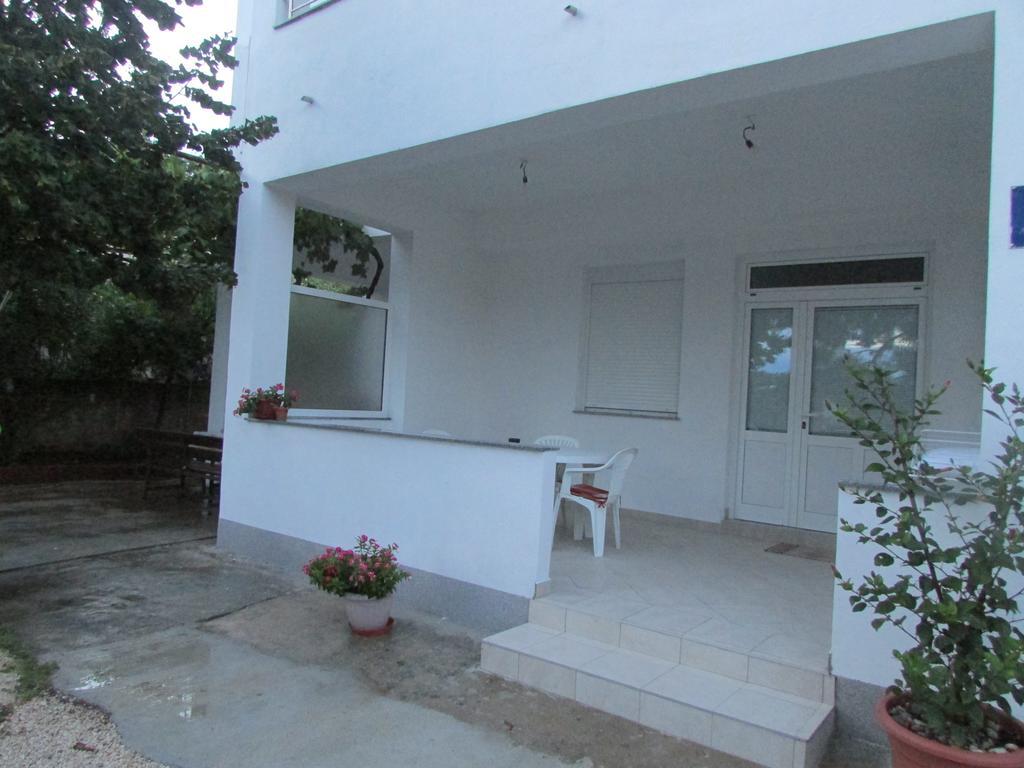 Apartmani I Sobe Grga Starigrad Paklenica Camera foto