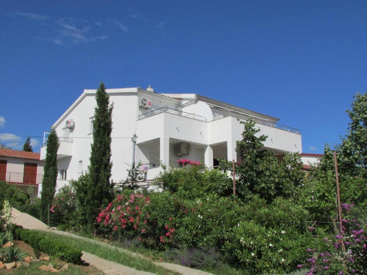 Apartmani I Sobe Grga Starigrad Paklenica Esterno foto