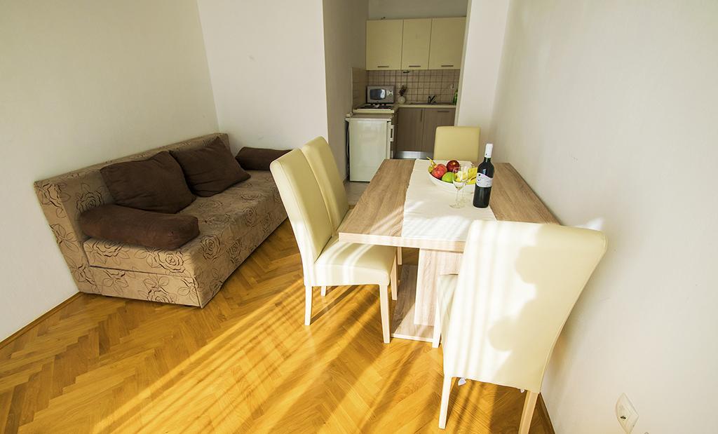 Apartmani I Sobe Grga Starigrad Paklenica Esterno foto