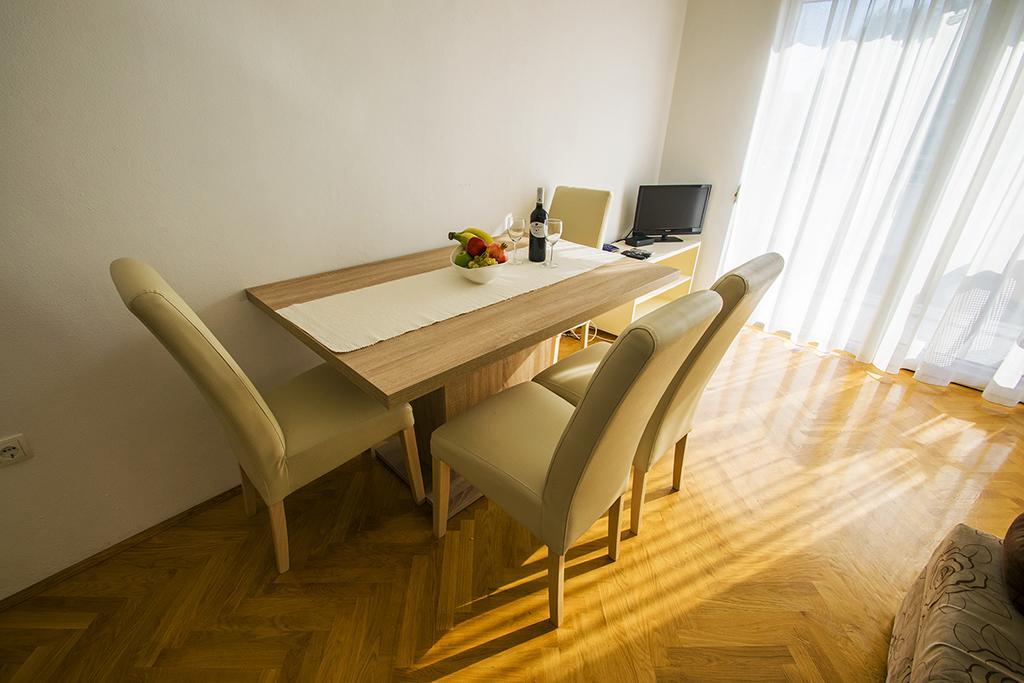 Apartmani I Sobe Grga Starigrad Paklenica Esterno foto
