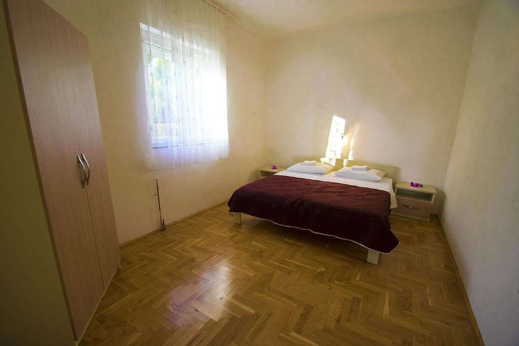 Apartmani I Sobe Grga Starigrad Paklenica Esterno foto