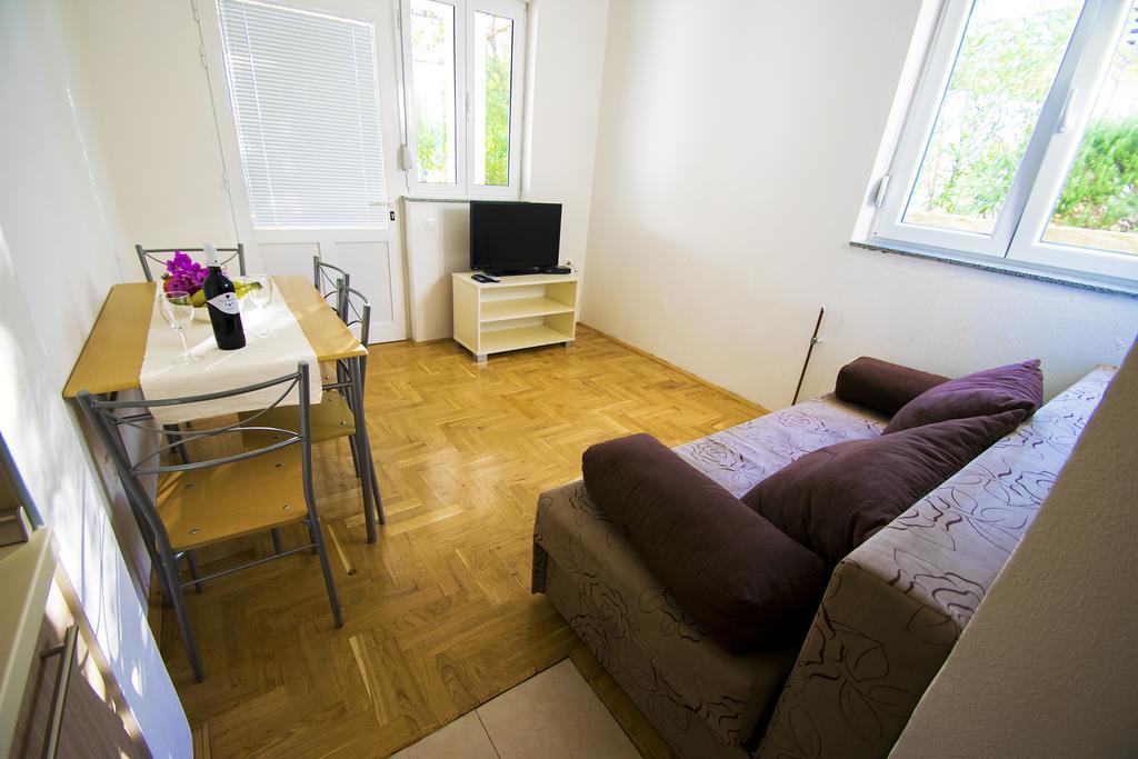 Apartmani I Sobe Grga Starigrad Paklenica Esterno foto
